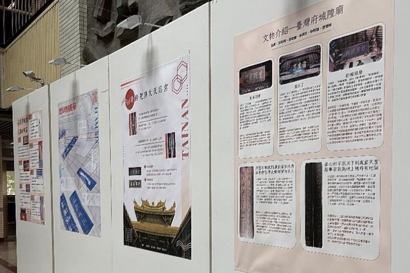 南大學生結合田野踏查與文獻研究成果,以展板呈現臺南匾額與碑碣文化,展現深耕在地的人文探索能力。
