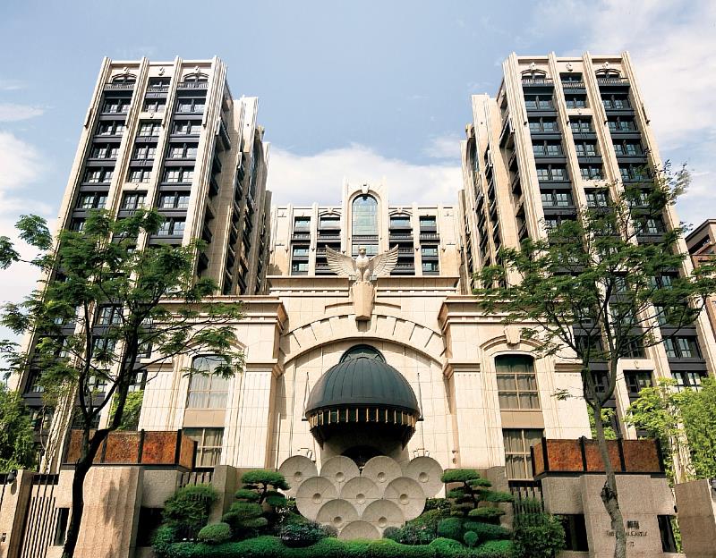 位於信義區、屋齡15年的「皇翔御琚」，近三年交易量高達14件，平均總價高達4.6億元。