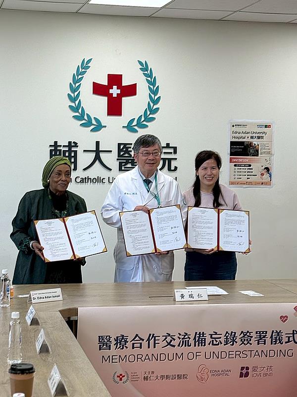 伊斯梅爾博士也在愛女孩的協助安排下,與台灣醫界進行深度交流活動。除進行健康檢查及 Podcast 專訪外,並先後參訪萬芳醫院、伊甸基金會萬芳啟能中心、輔仁大學醫學院、台北醫學大學附設醫院、本一科技及華育婦產科,與來自婦產科、精神科、護理及科技創新領域的專業人士交流。