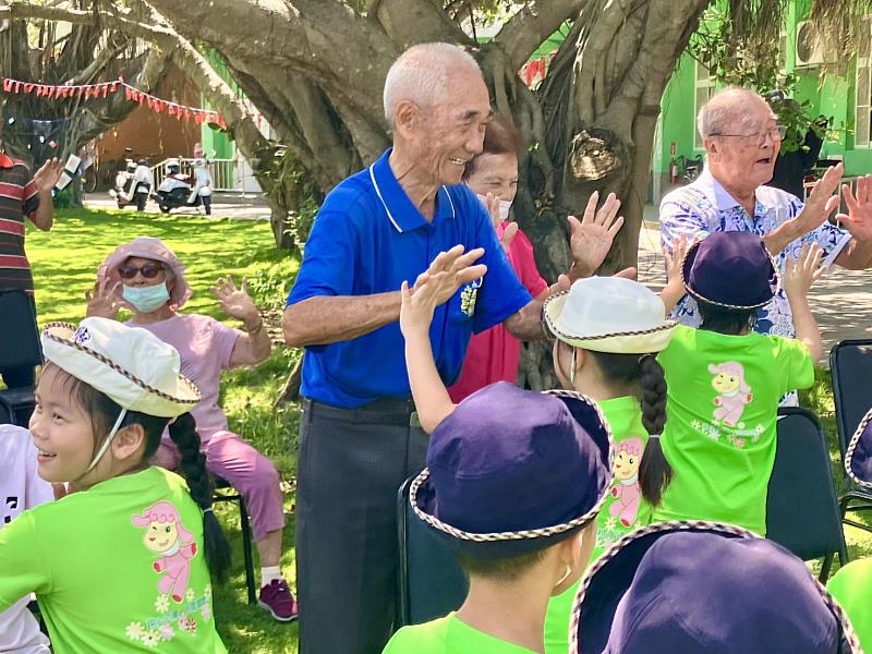 「智慧共生・老幼共學」 嘉義義竹長青樂活中心串起世代交流-3