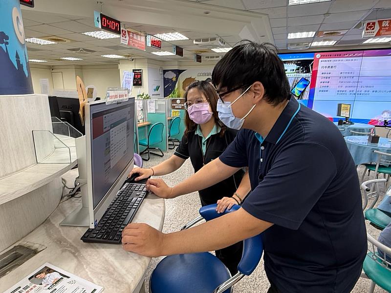 員林中心提供更生求職者網路瀏覽職缺資訊等求職服務。（示意圖）