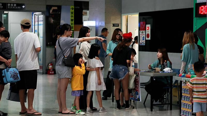 臺北市內湖運動中心「粽夏冒險基地｜超級玩家闖關體驗日」圓滿落幕，近300位親子熱情參與。