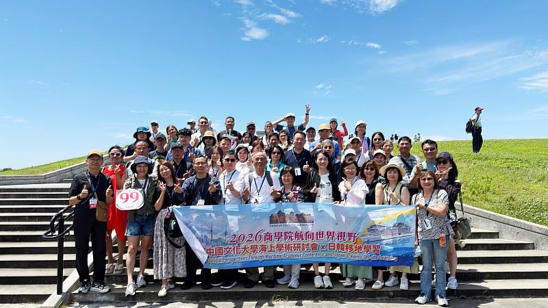 文化大學商學院師生於韓國釜山、日本佐世保進行移地學習，透過跨文化觀察與交流，拓展國際視野與全球競爭力。