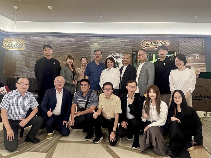 黃敏惠市長率市府團隊拜會拜會駐德國台北代表處法蘭克福辦事處羅美舜處長(左4)。