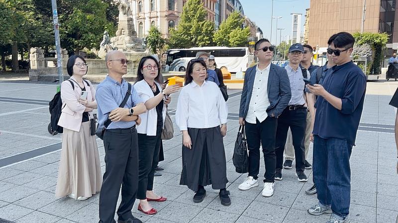 參訪歐元塔，市長率市府團隊拜會拜會駐德國台北代表處法蘭克福辦事處羅美舜處長、副領事張玉馨。