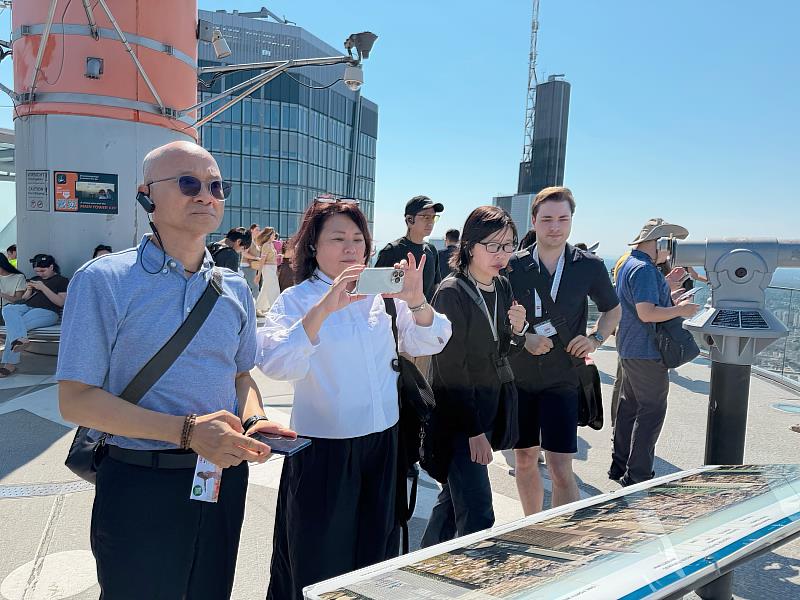 參訪歐元塔,市長率市府團隊拜會拜會駐德國台北代表處法蘭克福辦事處羅美舜處長、副領事張玉馨。