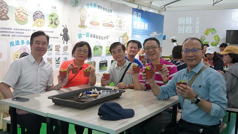 育達科大教職員永續探索小旅行走訪有機農場與水生公園,在歡樂中凝聚情誼、體驗永續。