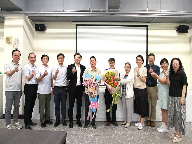 元培114學年第2學期退休餐會師長合影。