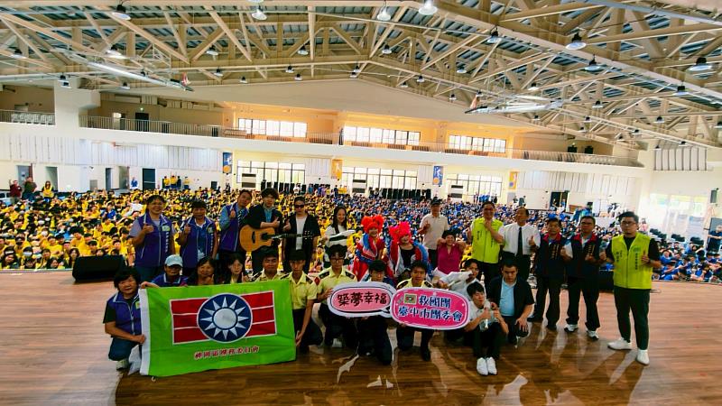 心有愛、行無礙!救國團攜手「混障綜藝團」震撼千名師生