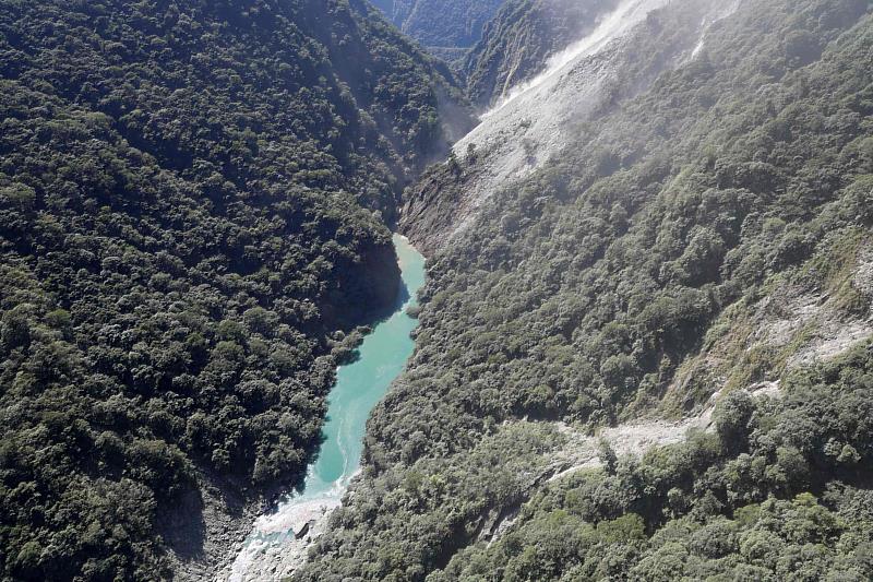 萬里溪堰塞湖空勘影像(2)