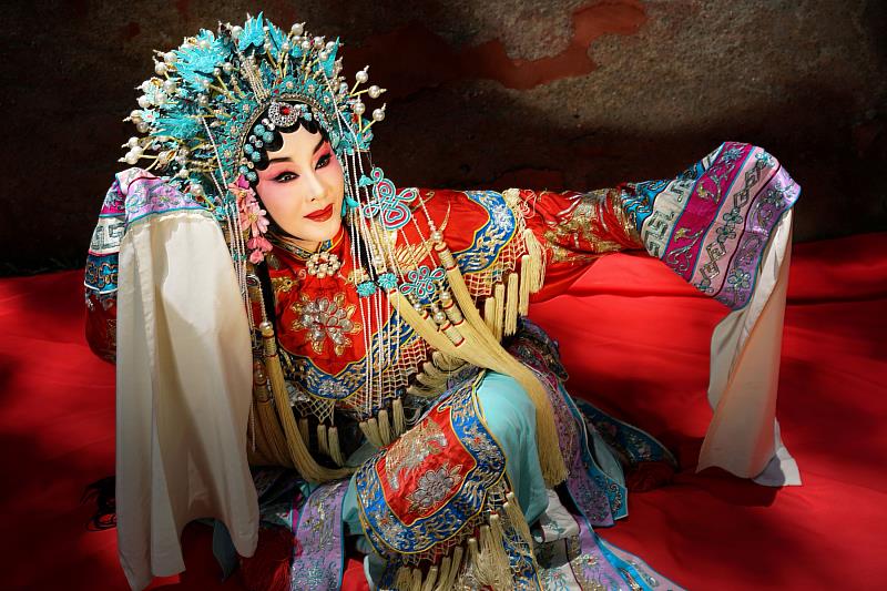 魏海敏藝師演繹梅派經典《貴妃醉酒》，展現旦角精湛技藝。（攝影－范毅舜）