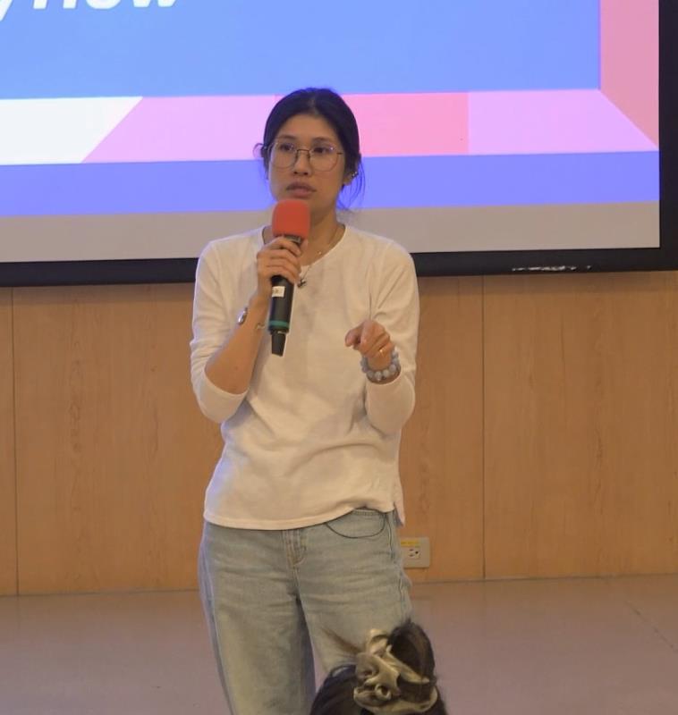 圖三、傅其慧老師演講。