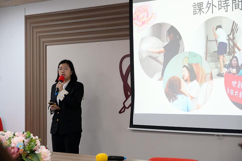 世新傳管系余懿分享欣希望助學金助她安心準備升學。（世新大學提供）