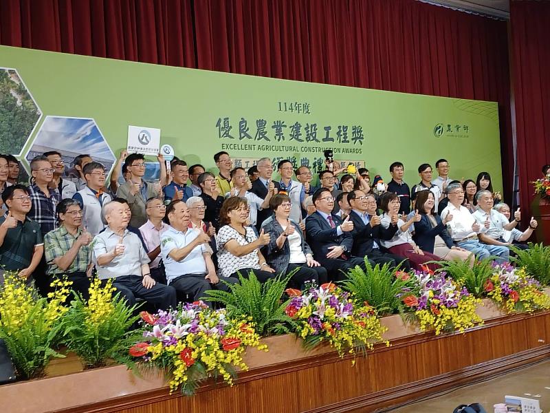 全部得獎機關相關出席人員合照。