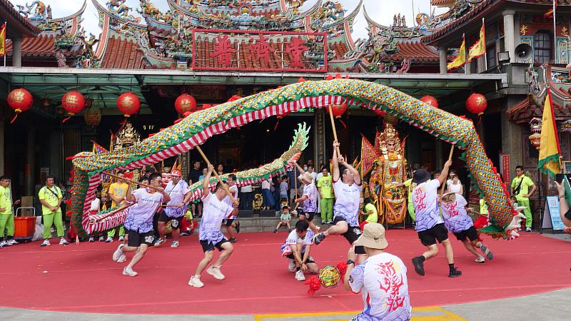 7月限定「宜蘭傳藝大溪日」將大溪百年迎神文化搬進園區，不僅有神將、舞龍等熱鬧社頭體驗，更重現震撼人心的遶境盛況。