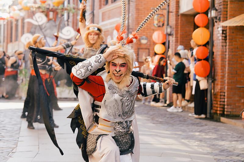 「大駐園跨界合作」提升表演藝術工作者的專業職能，更帶動周邊旅遊、餐飲與零售等地方產業發展。
