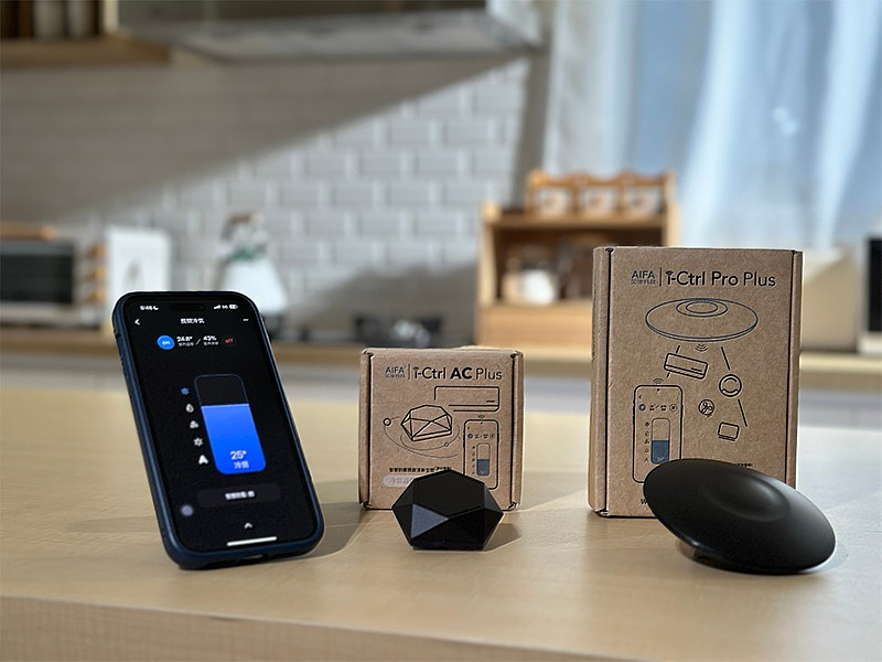 AIFA Smart i-Ctrl Pro Plus 及i-Ctrl AC Plus智慧控制器系列等智慧家庭設備，可搭配手機app操作，協助使用者遠端掌握冷氣與家電狀態，應用於節能與空間管理情境。