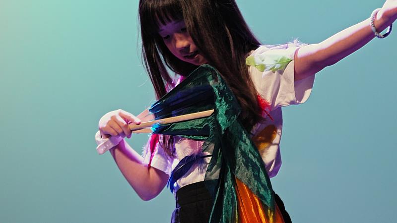 畢業生也同台！嘉北管樂班攜手嘉頌重奏團 百人共演音樂劇《彩虹鴉》