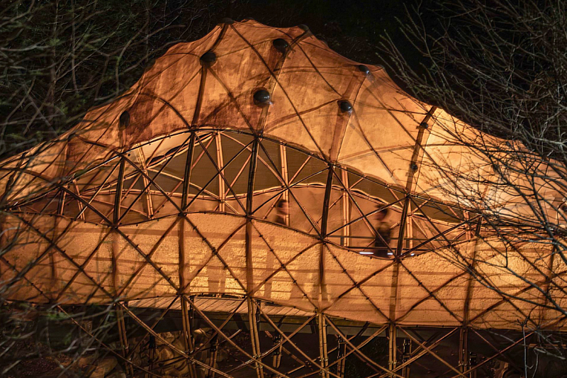 Illuminated after sunset, Bridge Cocoon demonstrates how bamboo architecture can enrich everyday experiences, transforming campus spaces into places for gathering, reflection, and connection. (Photo credit: Taiwan Bamboo Society)