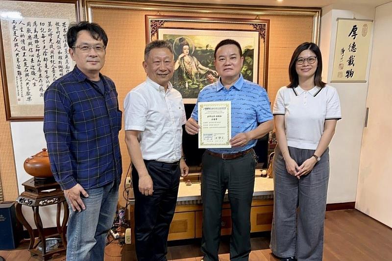 高科大教授蘇科翰（左起）、南大研發長林大偉及郡泰電子總經理薛道隆共同榮獲國科會產學成果特優獎，展現跨校產學研發成果。