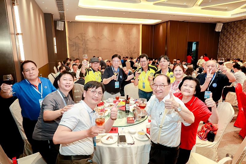 華南地區多所大專院校校友會代表齊聚一堂，跨校聯誼交流，展現強大向心力。