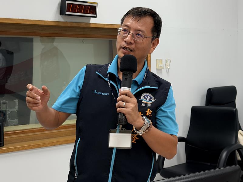 中華民國養殖漁業發展協會執行長侯彥隆介紹「永續漁業」與「漁電共生」。