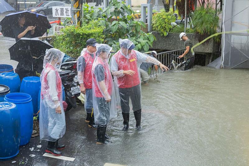 市長高虹安率領市府團隊前往各地勘災。