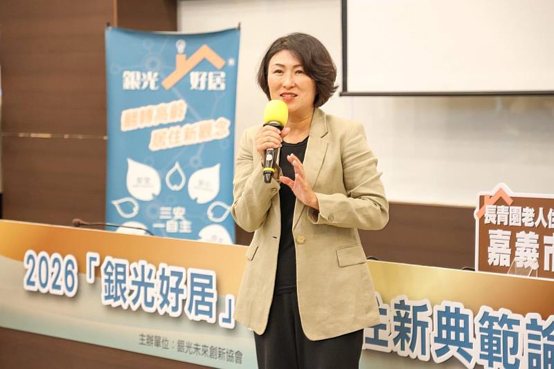 台東縣府推薦「日昇月好海岸村」長照園區，獲「銀光好居」候選認證標章，饒縣長出席頒獎。