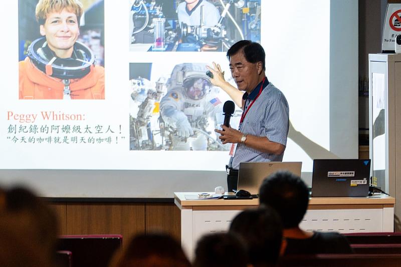 講座特別邀請《科學人》雜誌總編輯孫維新教授，以「當阿緹米絲遇上嫦娥—大國爭霸在月球」為題發表專題演講。照片主辦單位提供