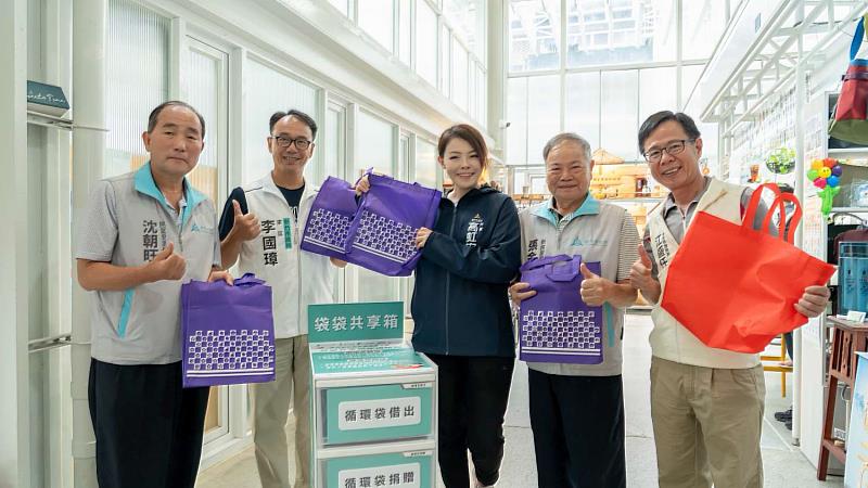 市長高虹安提醒可多運用，9處公有市場設置的「袋袋共享箱」。
