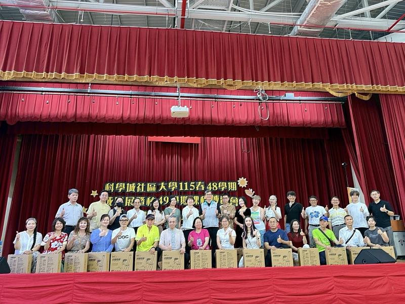 副市長林琨瀚與得獎教師合影