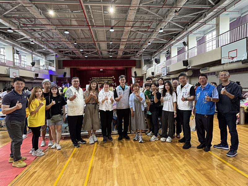 副市長林琨瀚與攤位學員合影