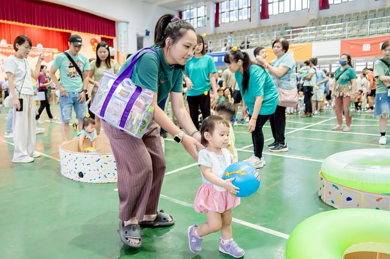 公共托育好安心 幸福育兒愛+1 嘉市首辦公托親子運動會 展現友善育兒成果