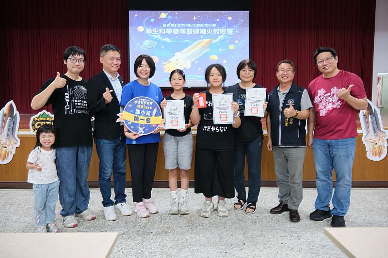 臺東國小科學營隊　硝糖火箭實作與發射體驗