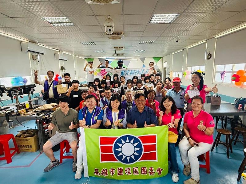 救國團高雄市團委會攜手企業推動「愛‧分享」聚光計畫，用愛陪伴孩子成長