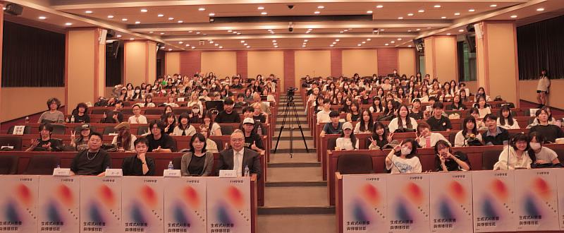 世新大學114學年度生成式AI素養與傳播技能成果競賽共有28個班級團隊參與。（世新大學提供）