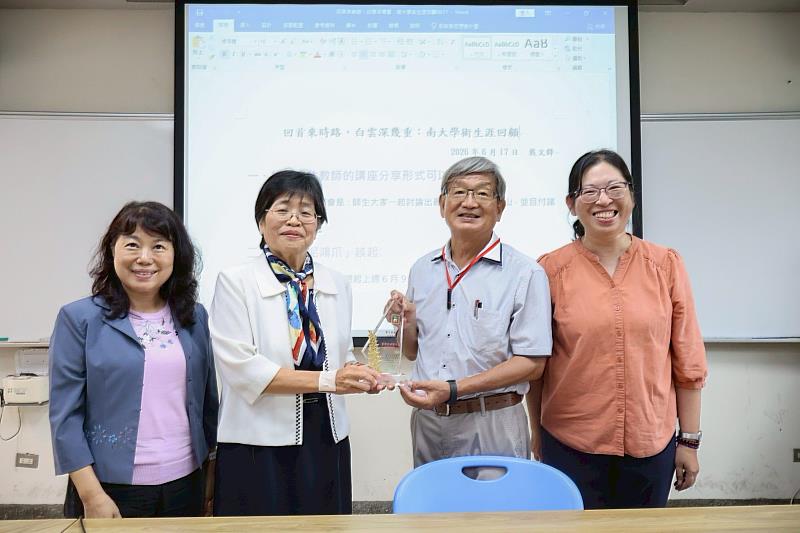 臺南大學校長陳惠萍、蔡玲婉院長及張靜宜主任出席榮退講座，肯定戴文鋒教授對南大文資教育與文化研究的貢獻。