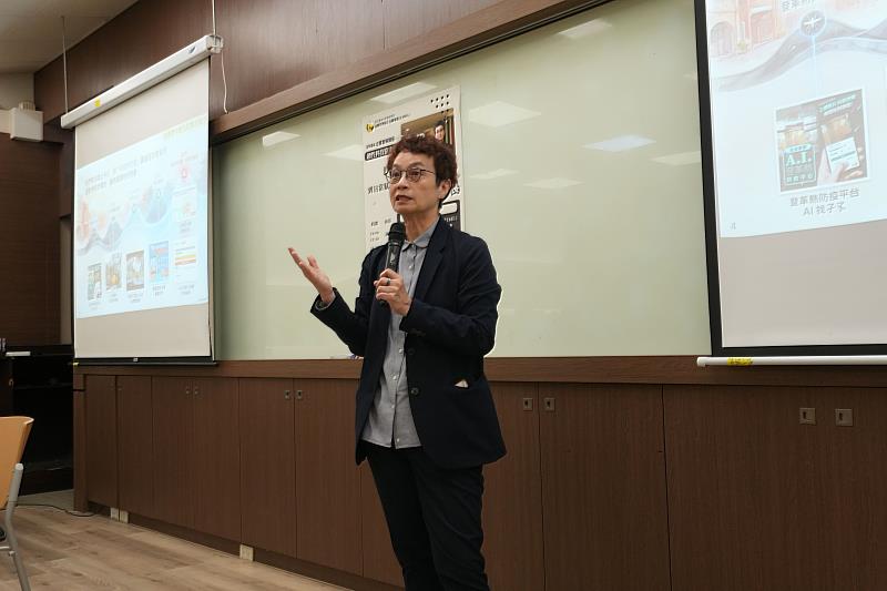 趙卿惠副市長於南大闡述以人為本的科技治理理念，啟發學生思考永續發展與組織韌性。