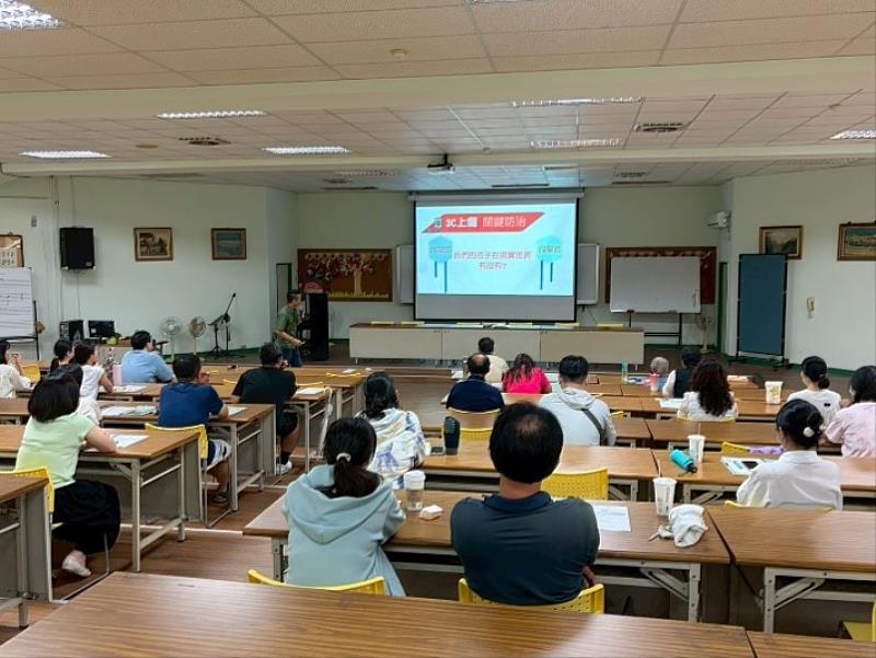 台灣幸福生命教育發展協會陳景彬理事鼓勵家長以陪伴取代3C產品。