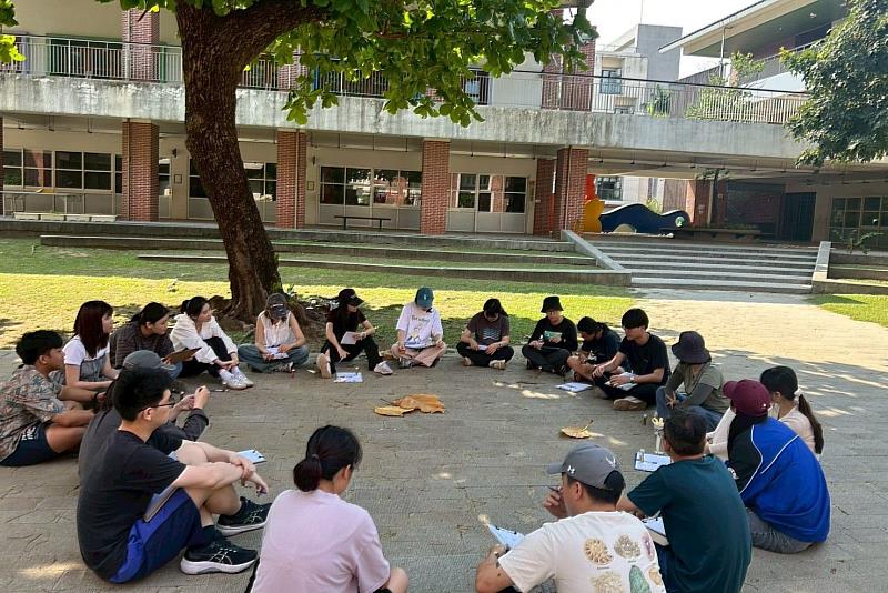 南大學生分享自然療癒體驗心得，透過交流與反思深化自我覺察，提升心理韌性與幸福感。