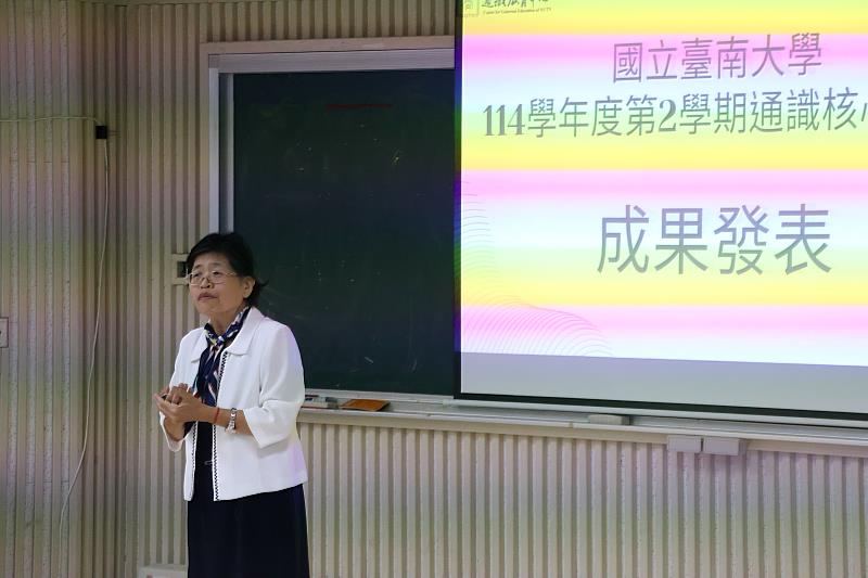 南大陳惠萍校長於通識核心課程成果發表開幕致詞，勉勵學生勇於跨域學習，善用AI科技與創意展現多元學習成果。