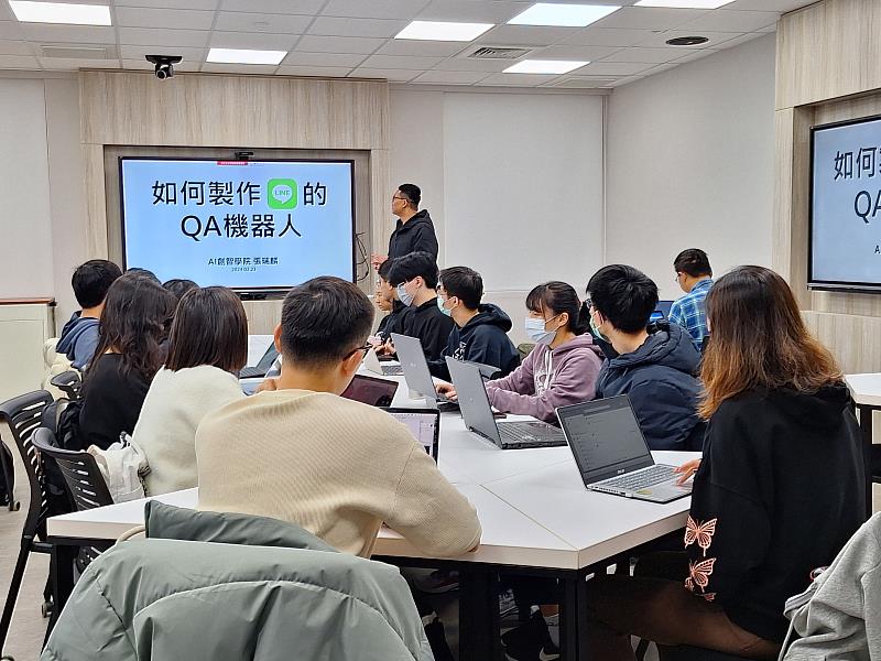 AI 創智學院推出一系列與 AI 相關的微學分課程。（圖／淡江大學提供）