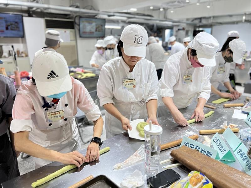 學員製作麵包