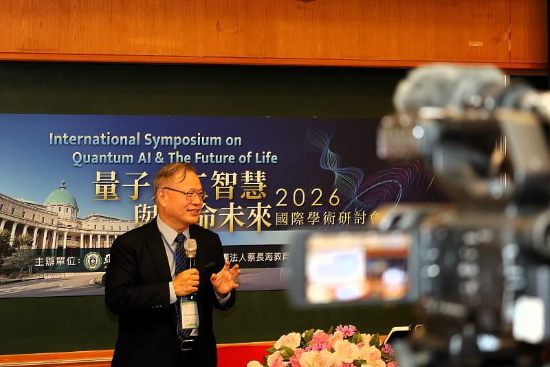 中醫大校長暨中研院院士江安世發表專題演講，分享人類腦圖譜計畫與腦科學未來展望。