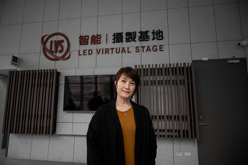 知名導演、世新大學廣電系助理教授陳怡妤帶領學生投入直式短劇製作，讓課堂學習貼近真實片場分工。（世新大學提供）