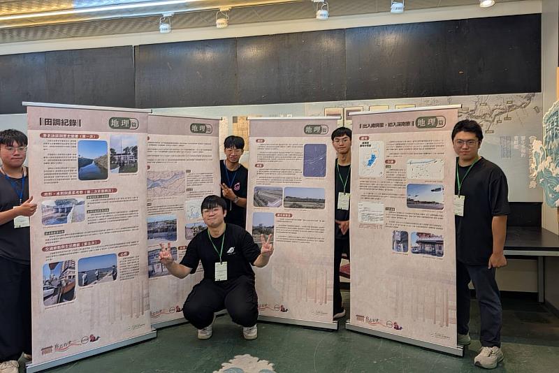 南大文資系地理篇團隊展示南興里田野調查成果，透過實地踏查與資料整理，呈現地方發展脈絡與聚落特色。