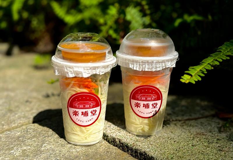把夏日的燥熱收進杯子裡。特製芝麻醬涼麵,是一份簡單,也足夠溫柔的散策補給。