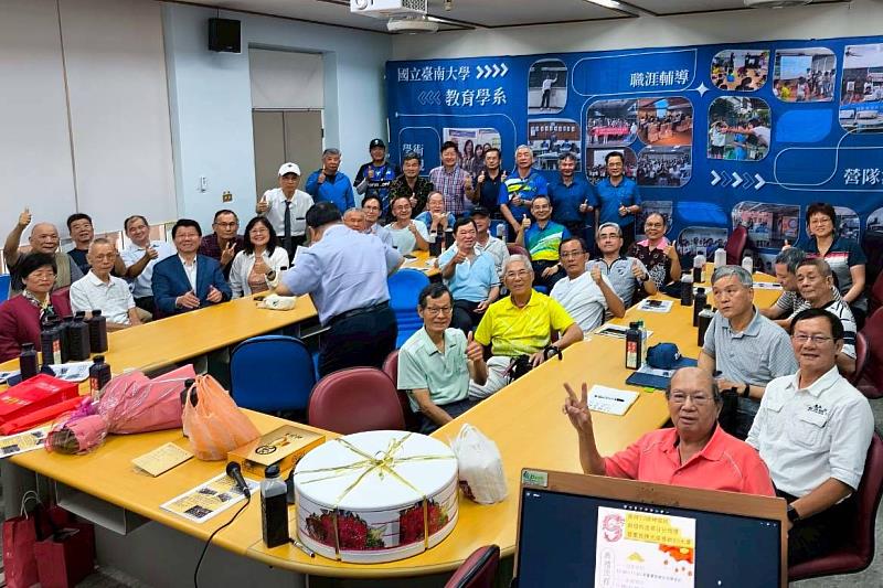 南大師生、校友齊聚祝賀足球國腳陳光雄教授八十華誕，共同見證南大體育薪火相傳的珍貴時刻。