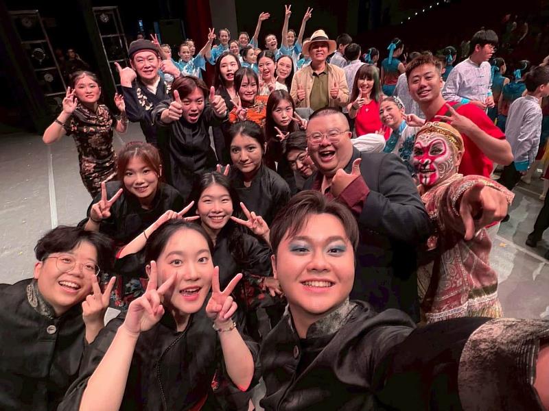文化大學舞蹈學系、音樂學系及戲劇學系共同演出《境－春江花月夜》選段，以音樂、舞蹈與戲劇交織舞台美學，呈現跨域創作能量。