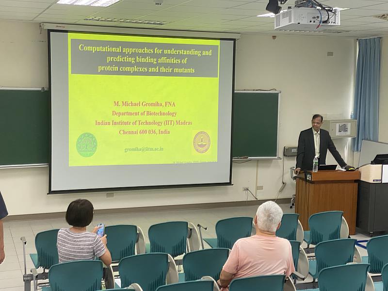 印度國家科學院院士Professor M. Michael Gromiha於東華大學發表專題演講。